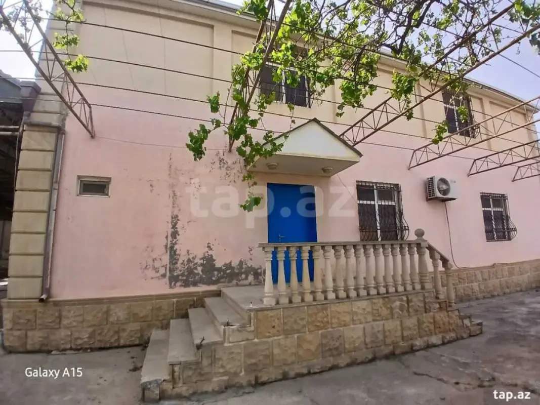 Satılır 6 otaqlı həyət evi 200 m²