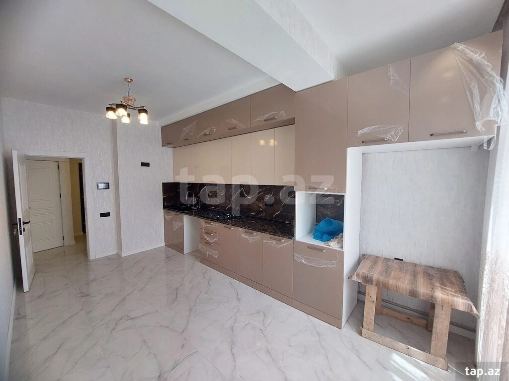 Satılır 2 otaqlı yeni tikili 96 m²