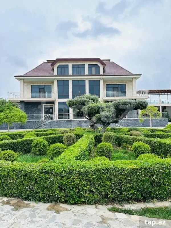 Kirayə verilir 7 otaqlı həyət evi 500 m²