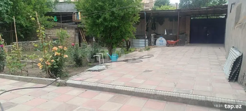 Satılır 4 otaqlı həyət evi 200 m²