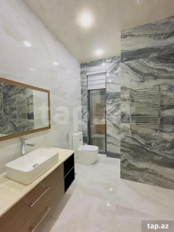 Satılır 6 otaqlı həyət evi