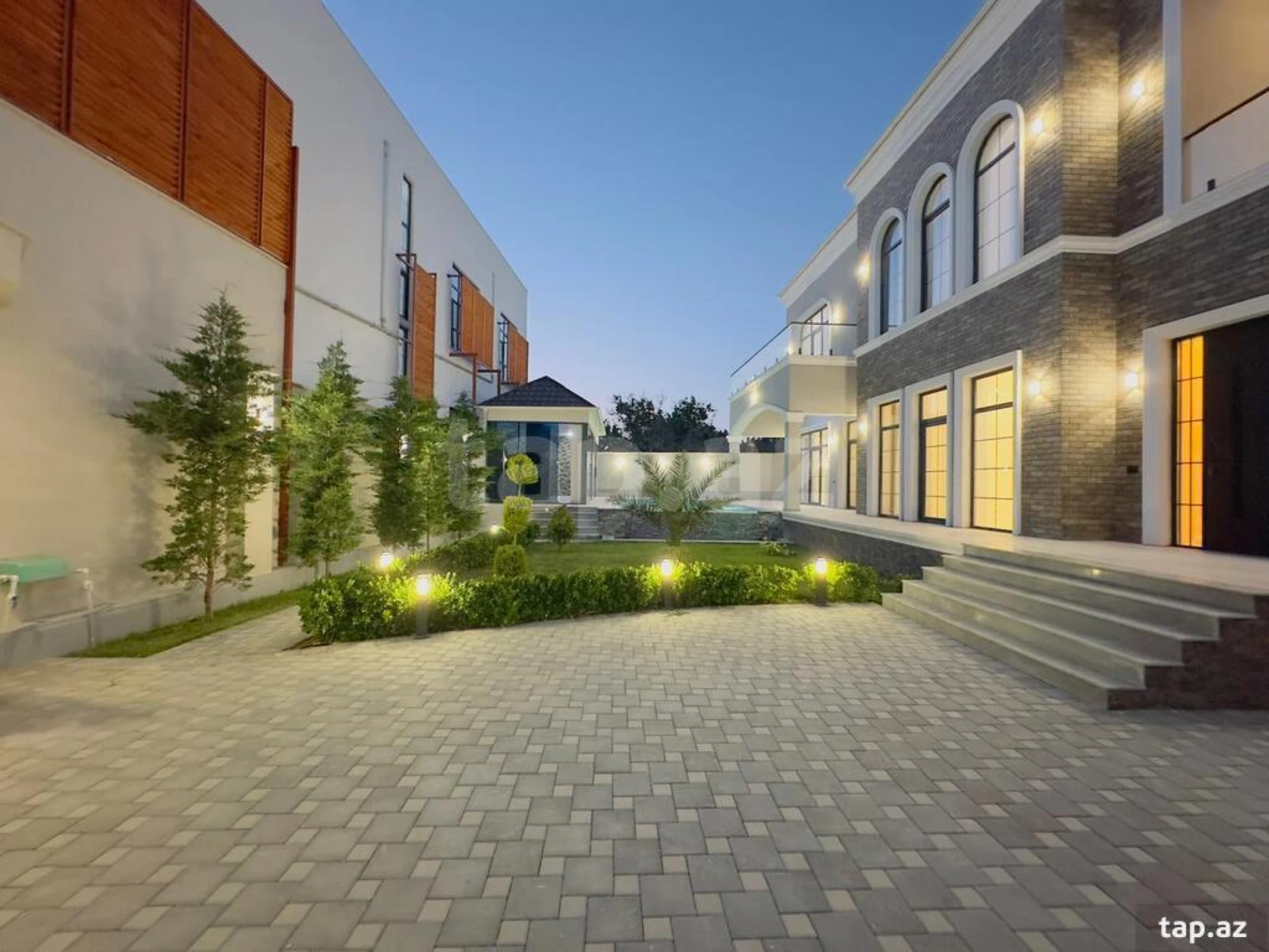 Satılır 6 otaqlı həyət evi