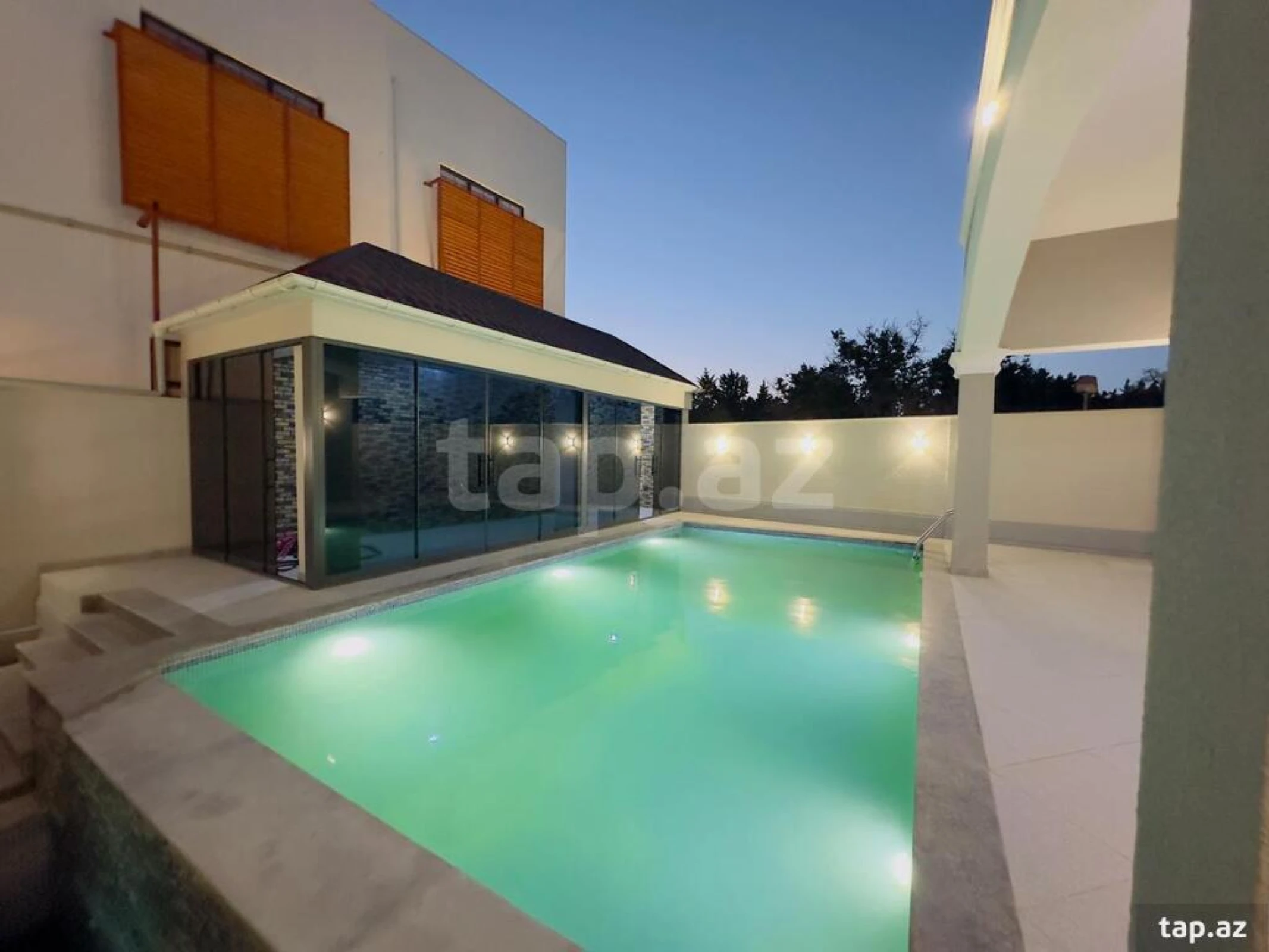 Satılır 6 otaqlı həyət evi