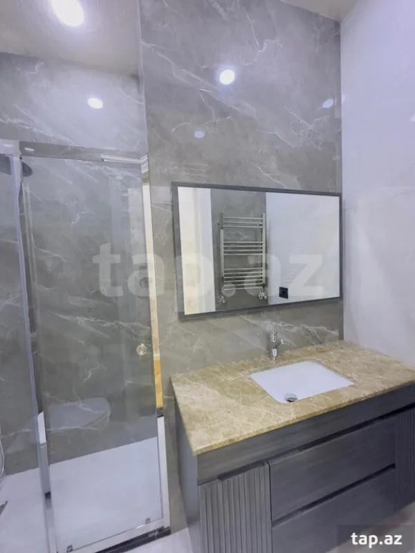 Satılır 6 otaqlı həyət evi