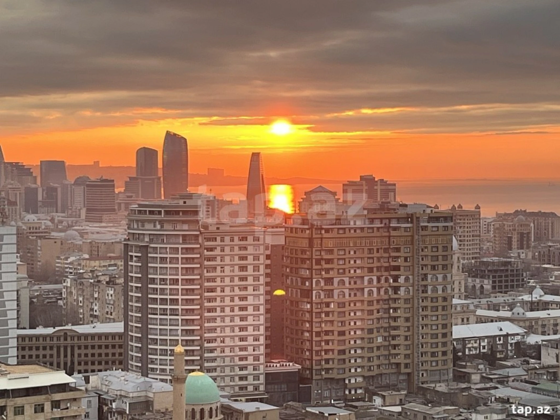 Kirayə verilir 4 otaqlı mənzil 144 m²