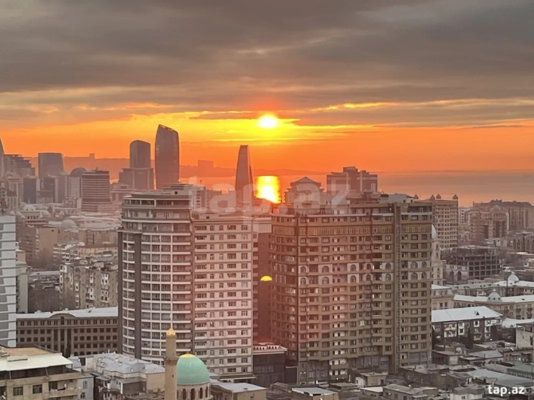 Kirayə verilir 4 otaqlı mənzil 144 m²