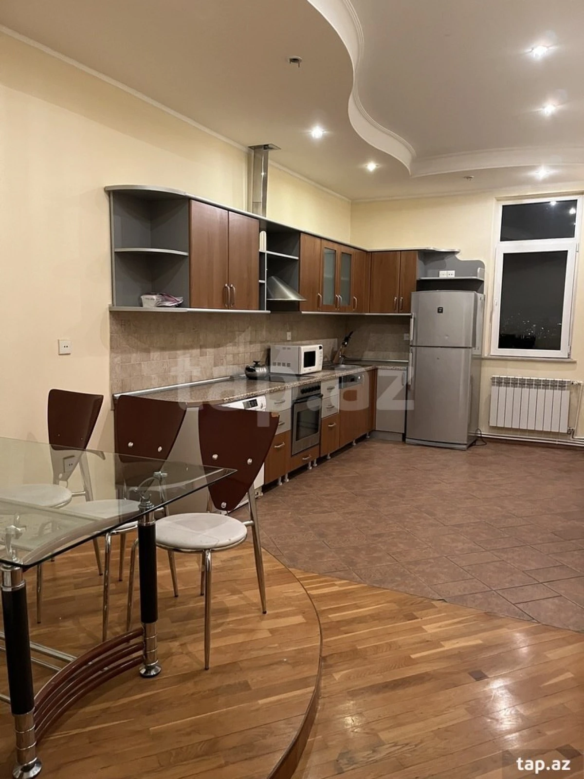 Kirayə verilir 4 otaqlı mənzil 144 m²