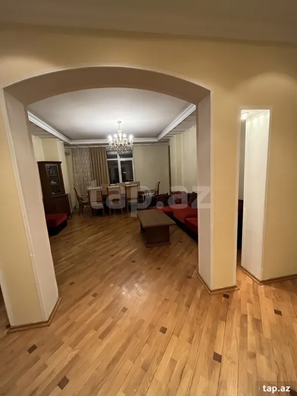 Kirayə verilir 4 otaqlı mənzil 144 m²