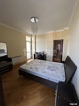 Kirayə verilir 4 otaqlı mənzil 144 m²