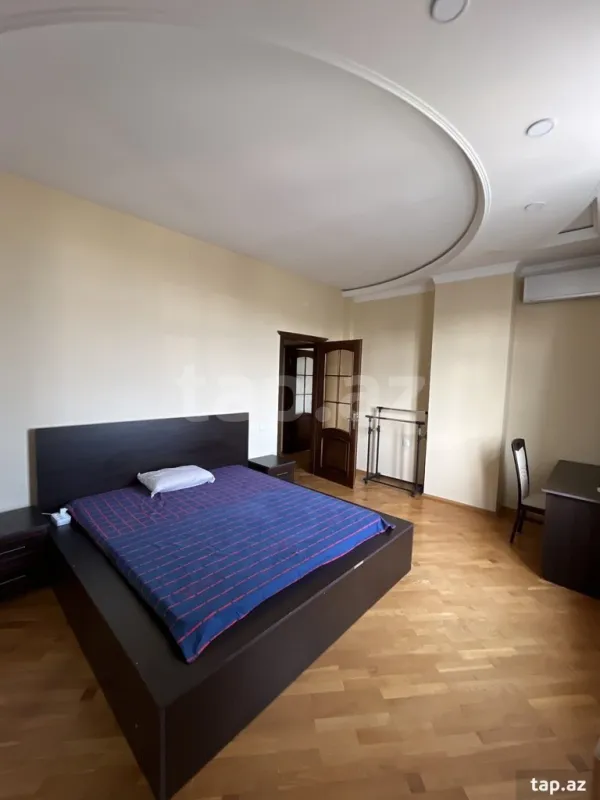 Kirayə verilir 4 otaqlı mənzil 144 m²