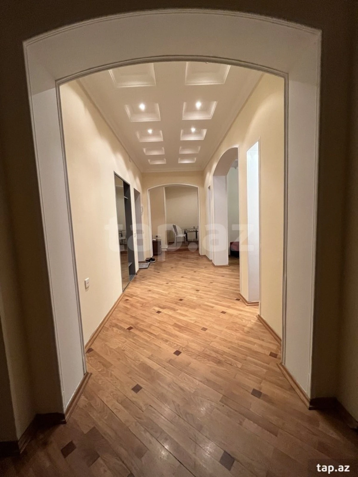Kirayə verilir 4 otaqlı mənzil 144 m²