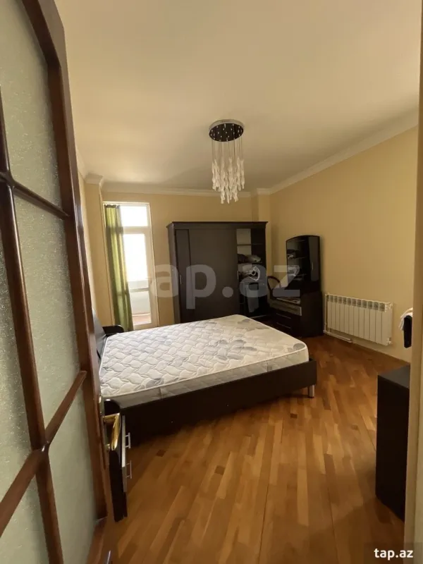 Kirayə verilir 4 otaqlı mənzil 144 m²