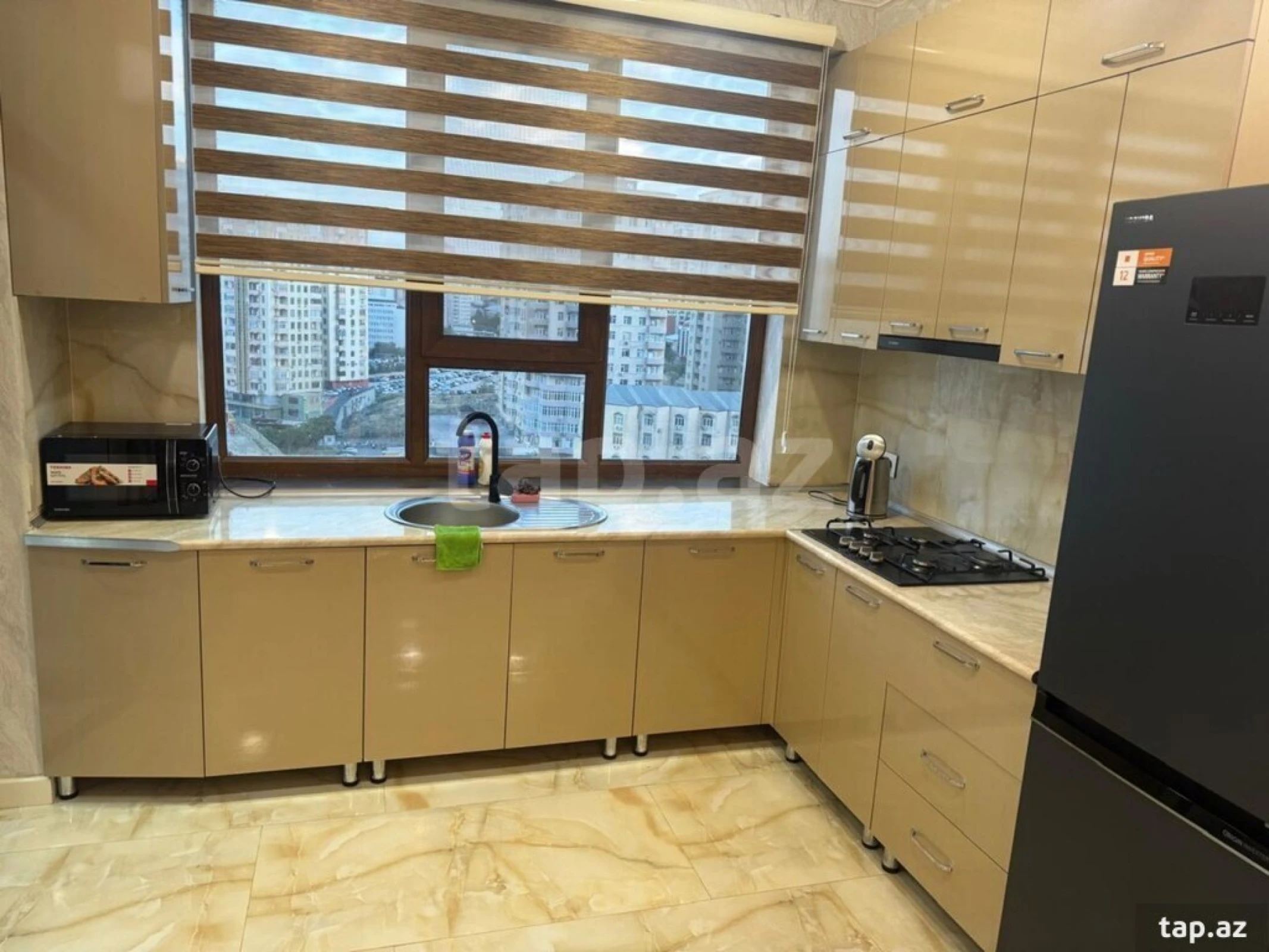 Kirayə verilir 3 otaqlı yeni tikili 85 m²