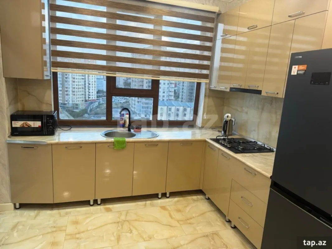 Kirayə verilir 3 otaqlı yeni tikili 85 m²
