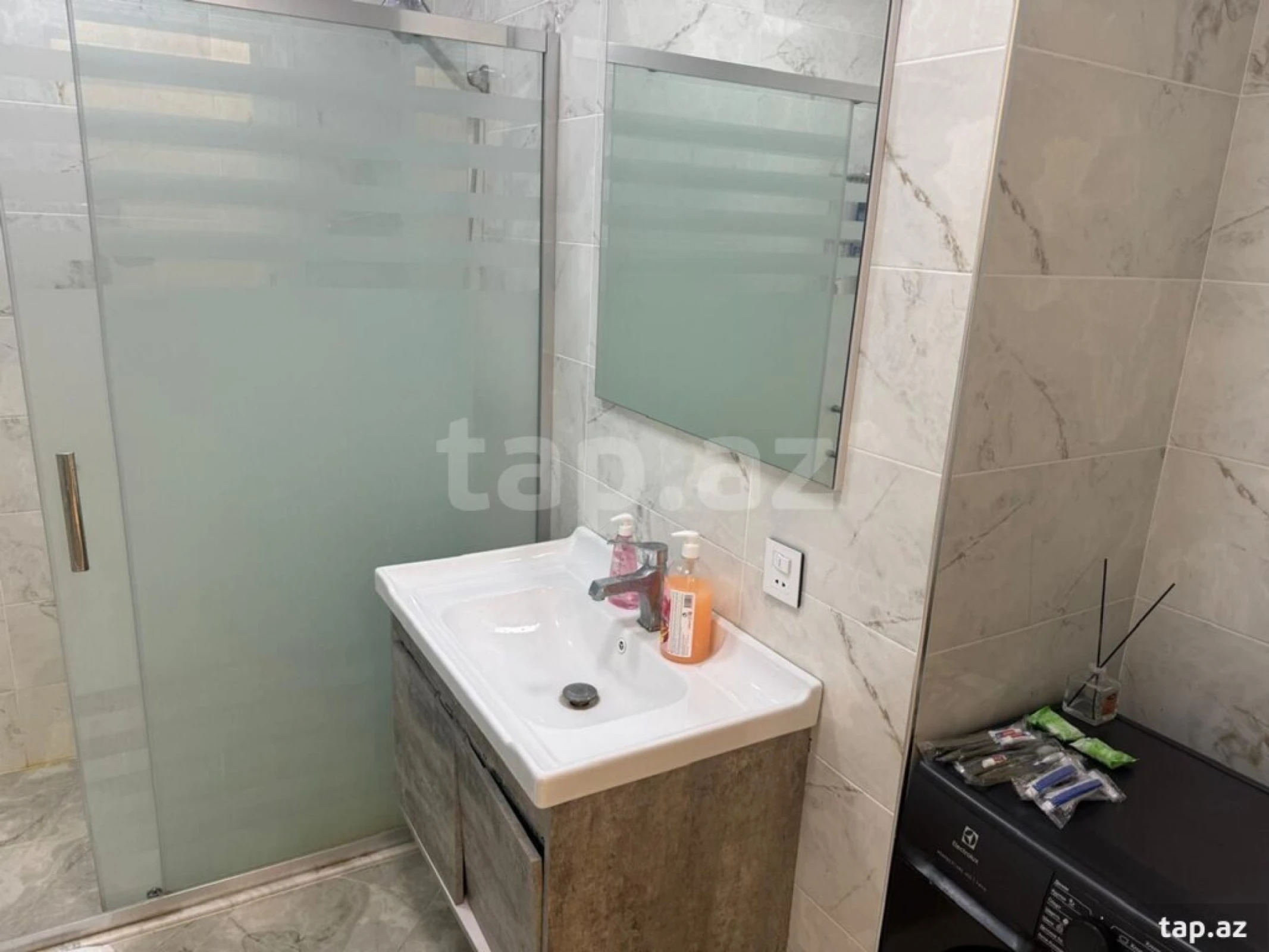 Kirayə verilir 3 otaqlı yeni tikili 85 m²
