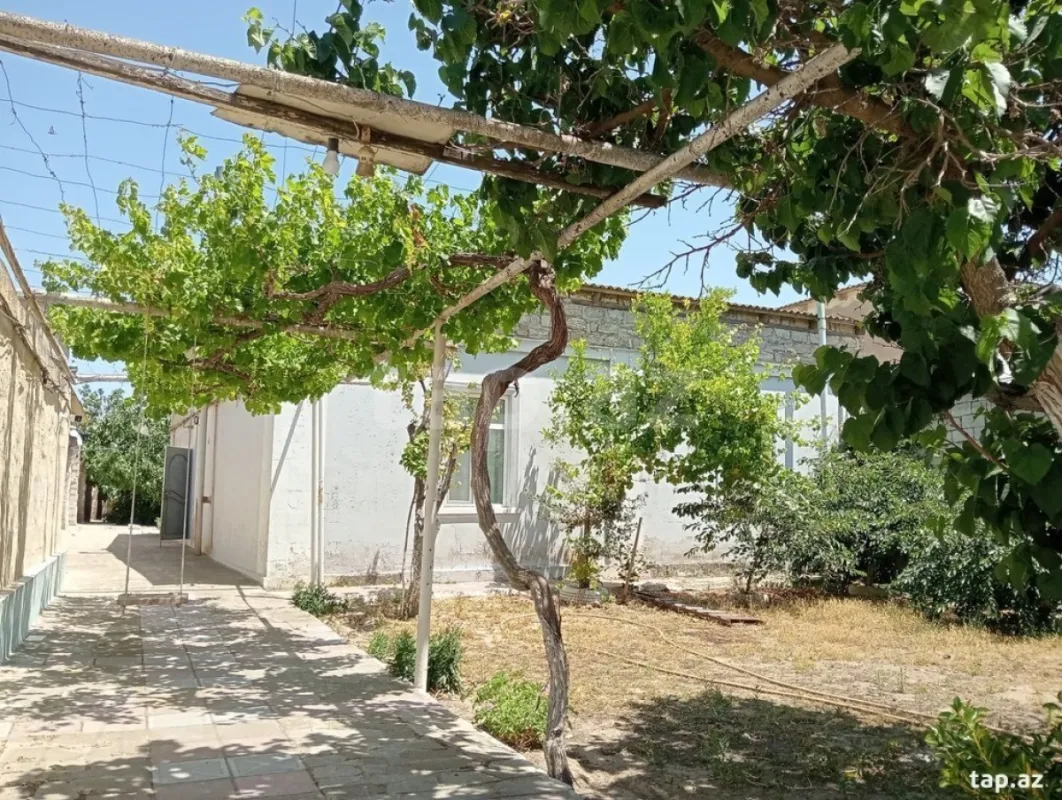 Satılır 4 otaqlı həyət evi