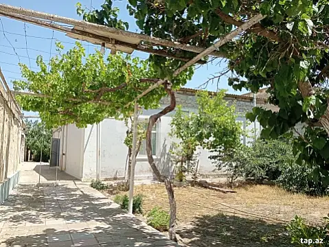 Satılır 4 otaqlı həyət evi
