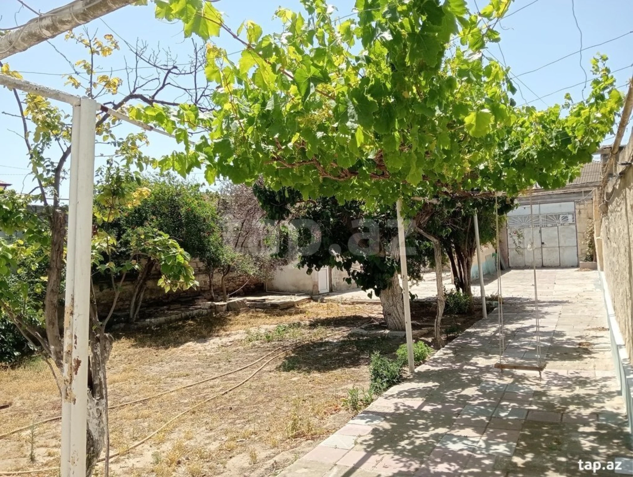 Satılır 4 otaqlı həyət evi