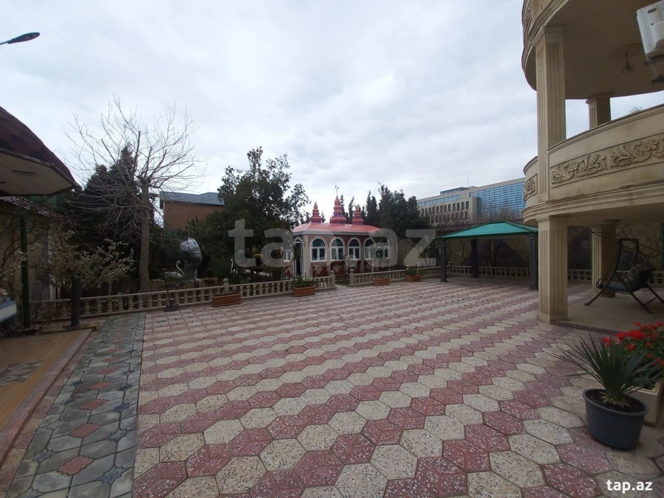 Satılır 6 otaqlı həyət evi