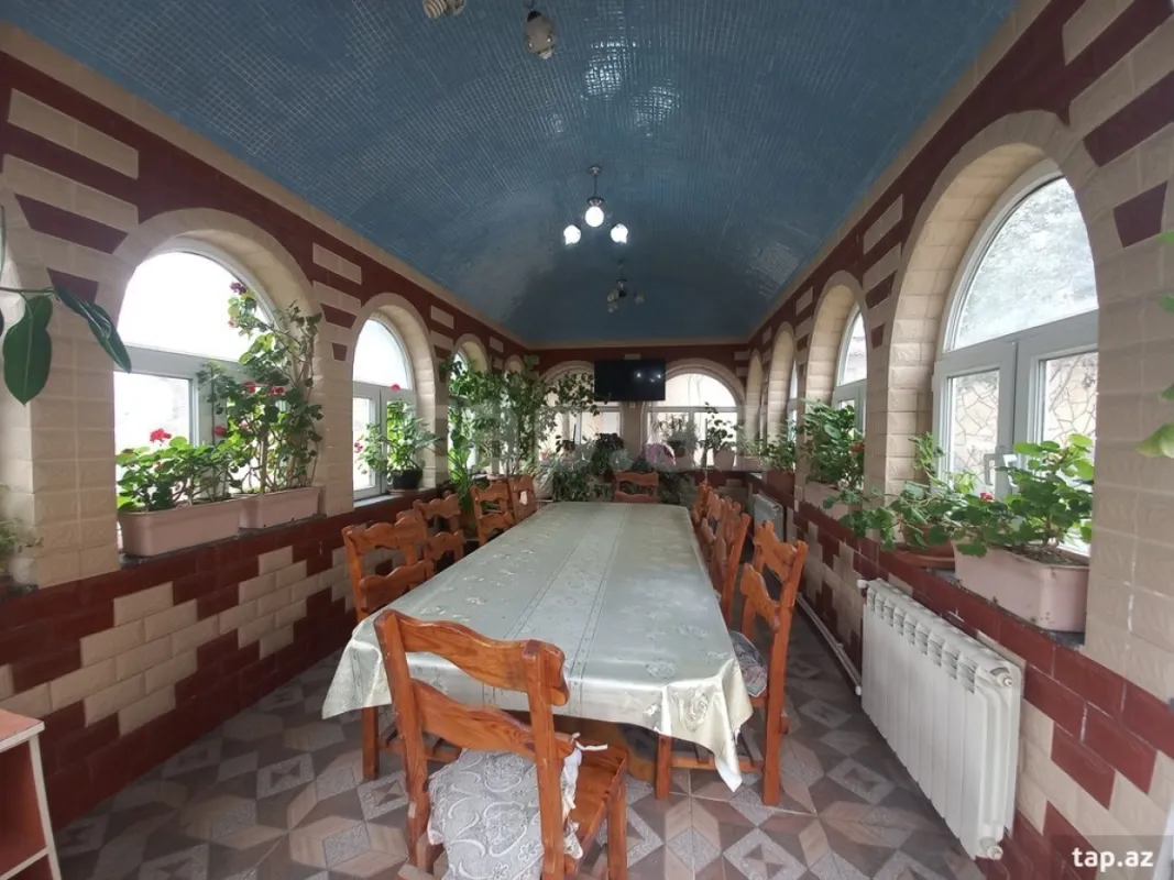 Satılır 6 otaqlı həyət evi