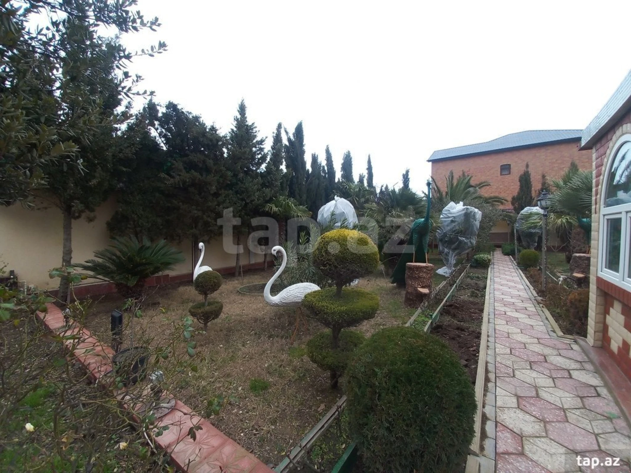 Satılır 6 otaqlı həyət evi