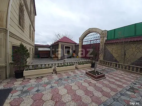 Satılır 6 otaqlı həyət evi