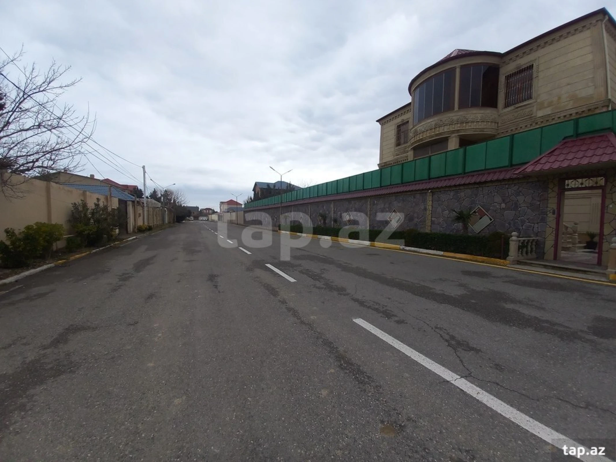 Satılır 6 otaqlı həyət evi