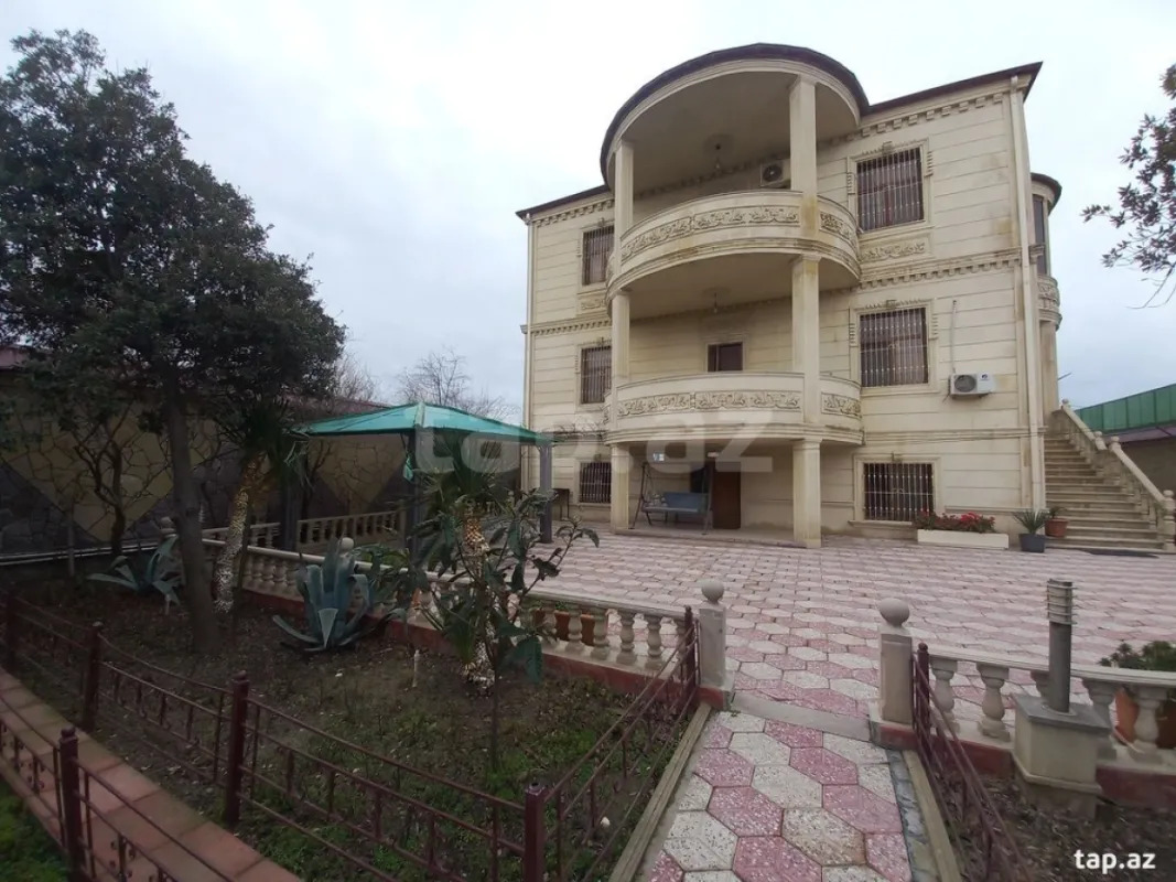 Satılır 6 otaqlı həyət evi