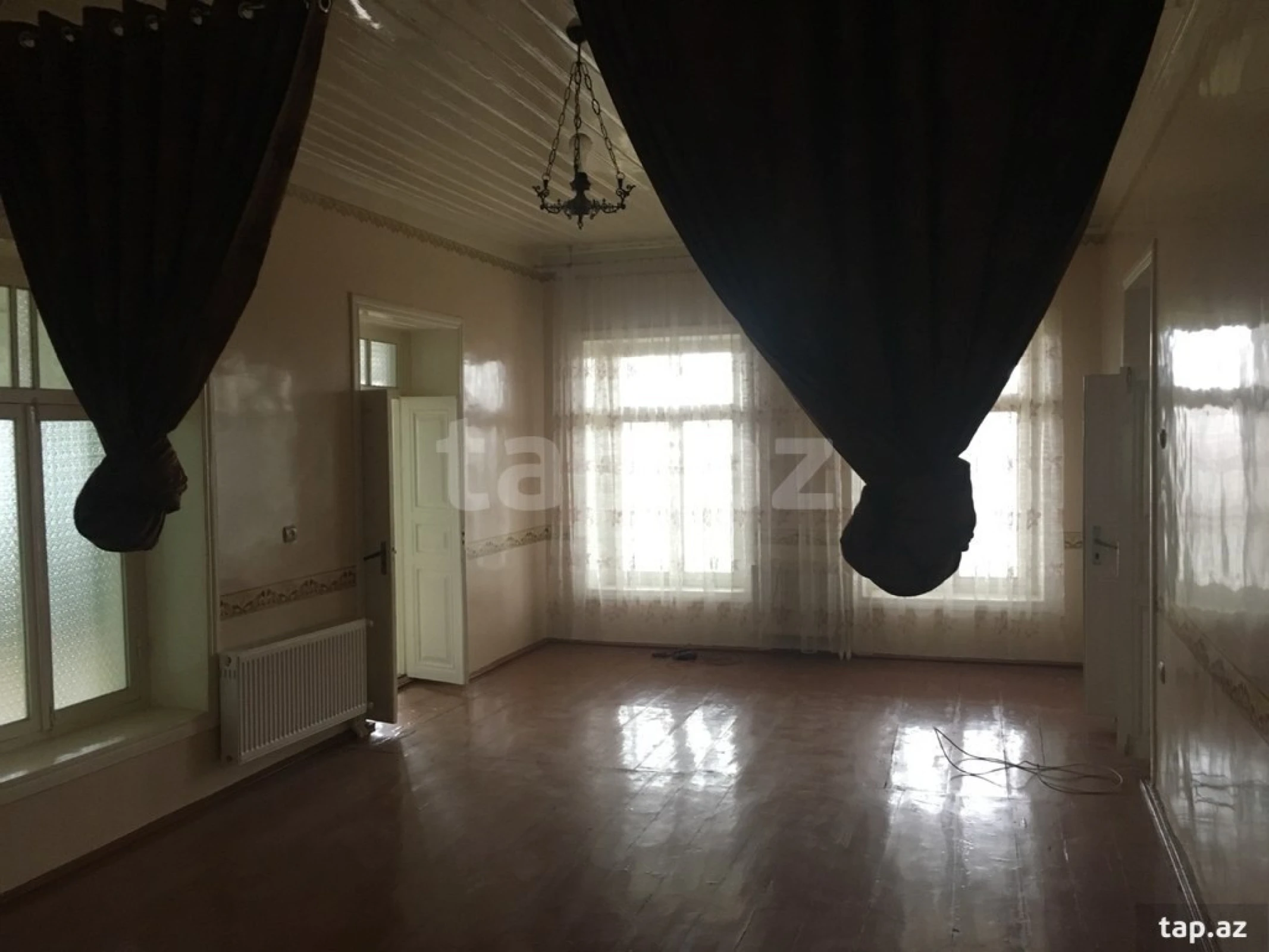 Satılır 5 otaqlı həyət evi