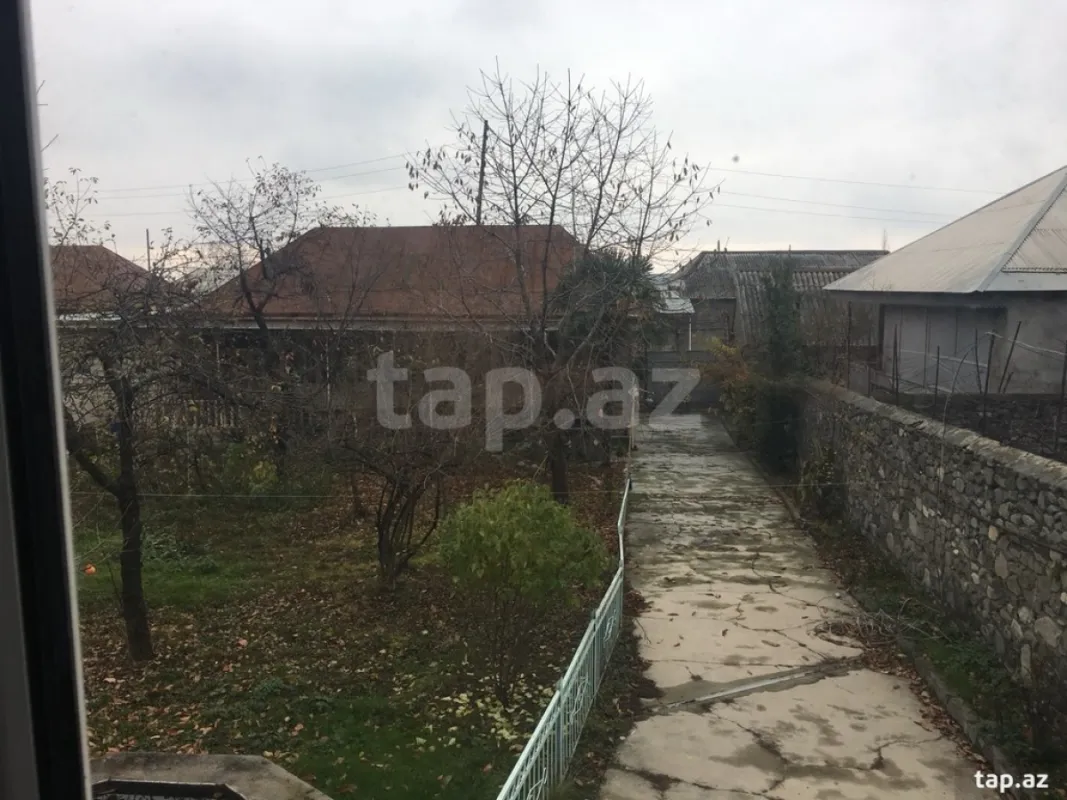 Satılır 5 otaqlı həyət evi