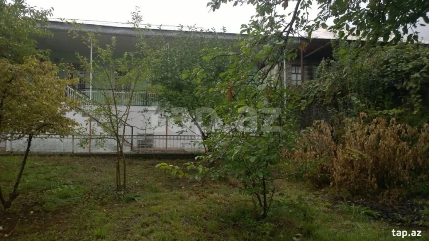 Satılır 5 otaqlı həyət evi