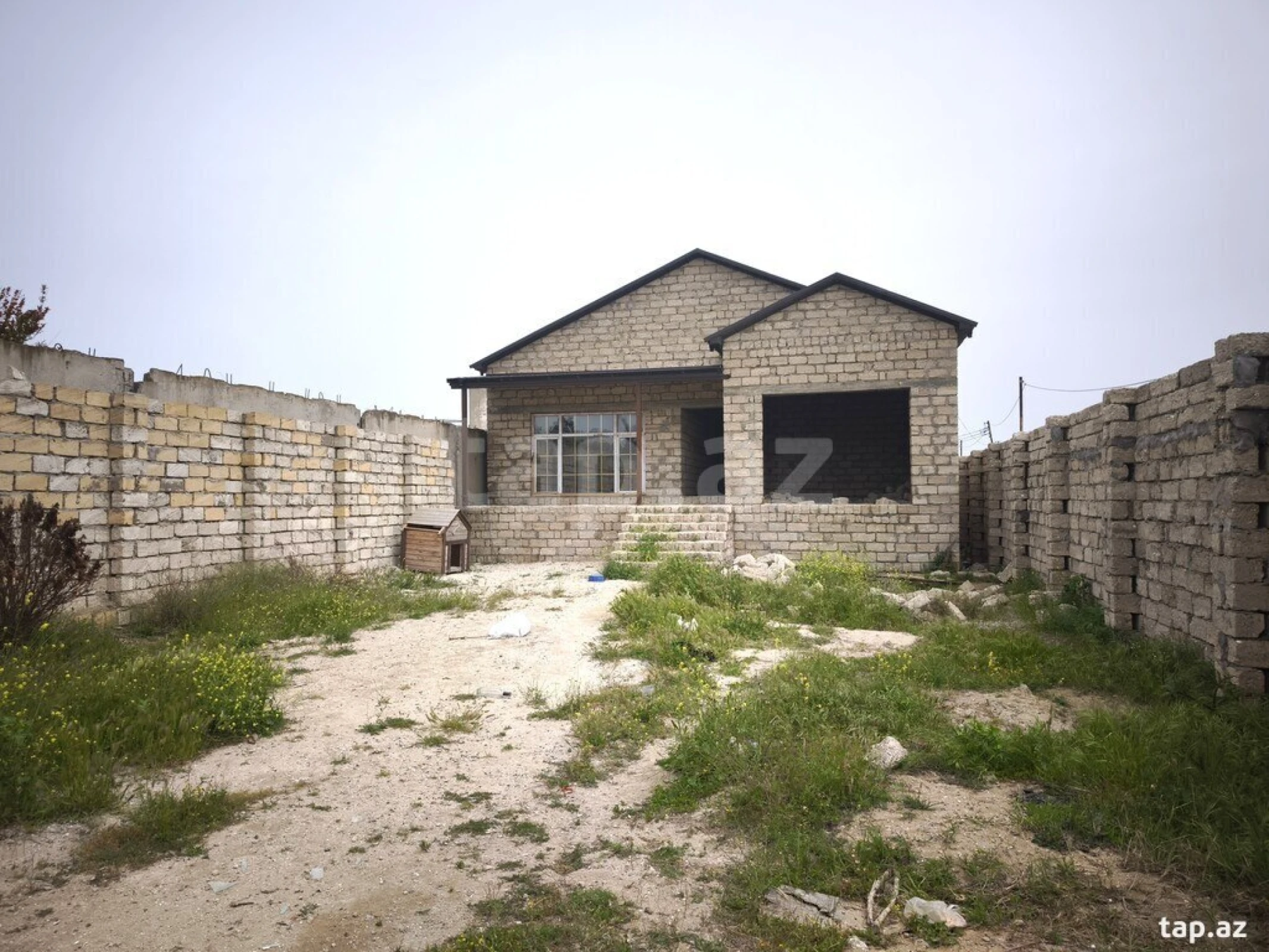 Satılır 4 otaqlı həyət evi