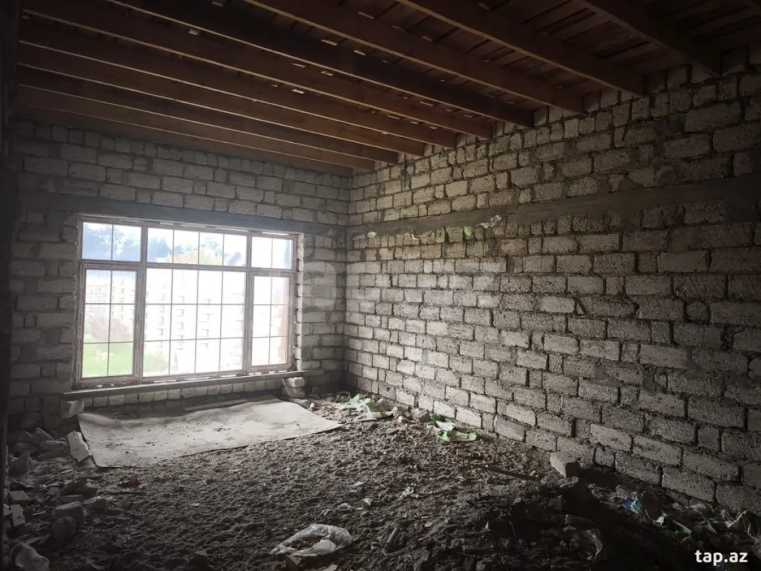 Satılır 4 otaqlı həyət evi