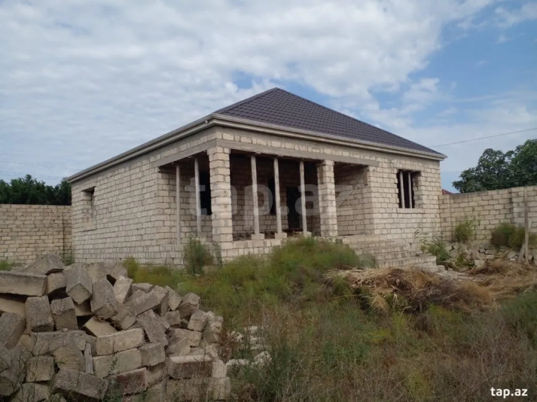 Satılır 3 otaqlı həyət evi