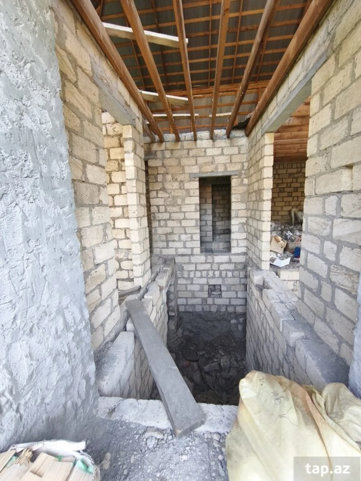 Satılır 4 otaqlı həyət evi