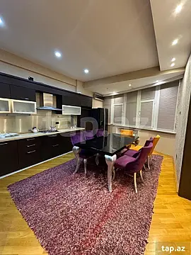 Kirayə verilir 4 otaqlı yeni tikili 200 m²