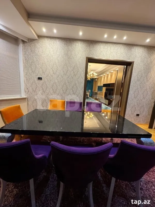 Kirayə verilir 4 otaqlı yeni tikili 200 m²