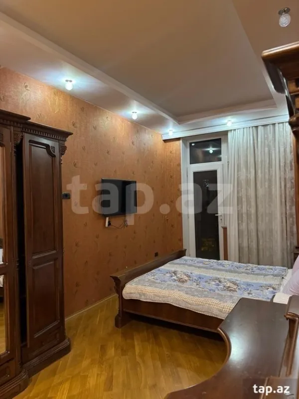 Kirayə verilir 4 otaqlı yeni tikili 200 m²