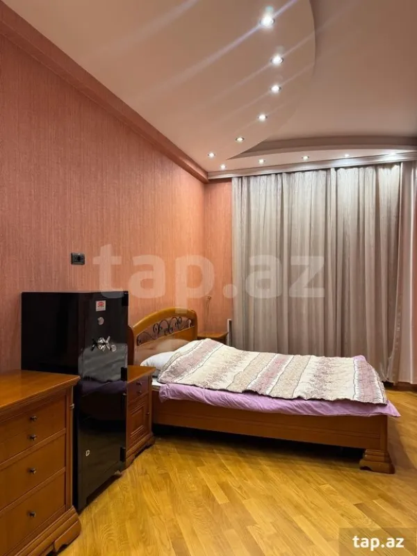 Kirayə verilir 4 otaqlı yeni tikili 200 m²