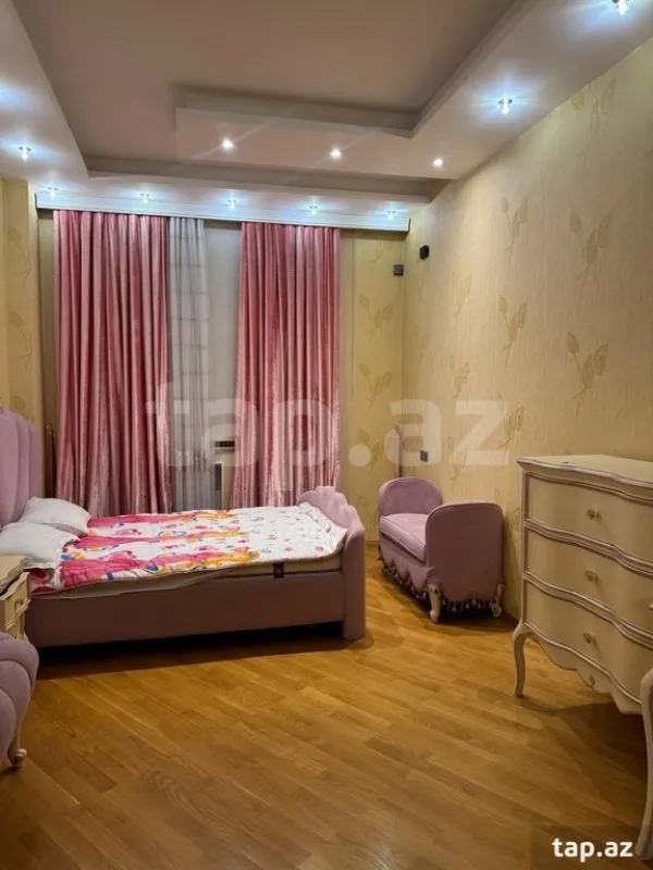 Kirayə verilir 4 otaqlı yeni tikili 200 m²