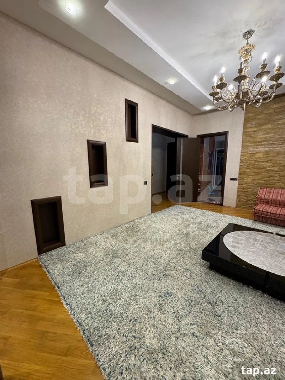 Kirayə verilir 4 otaqlı yeni tikili 200 m²