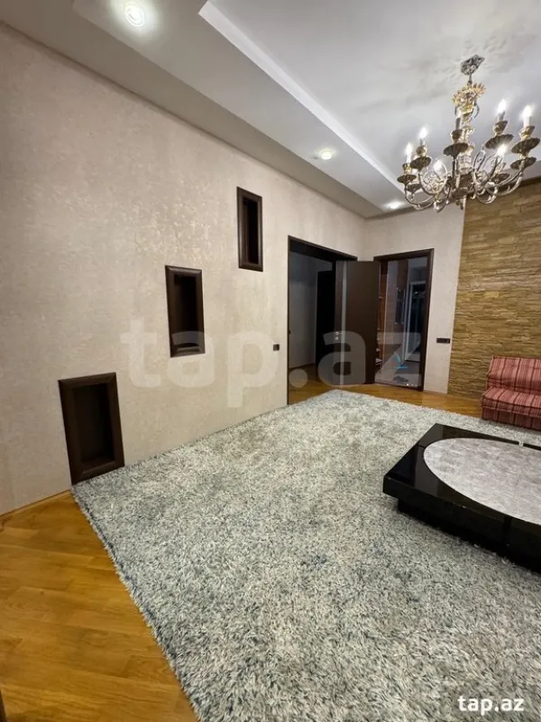 Kirayə verilir 4 otaqlı yeni tikili 200 m²