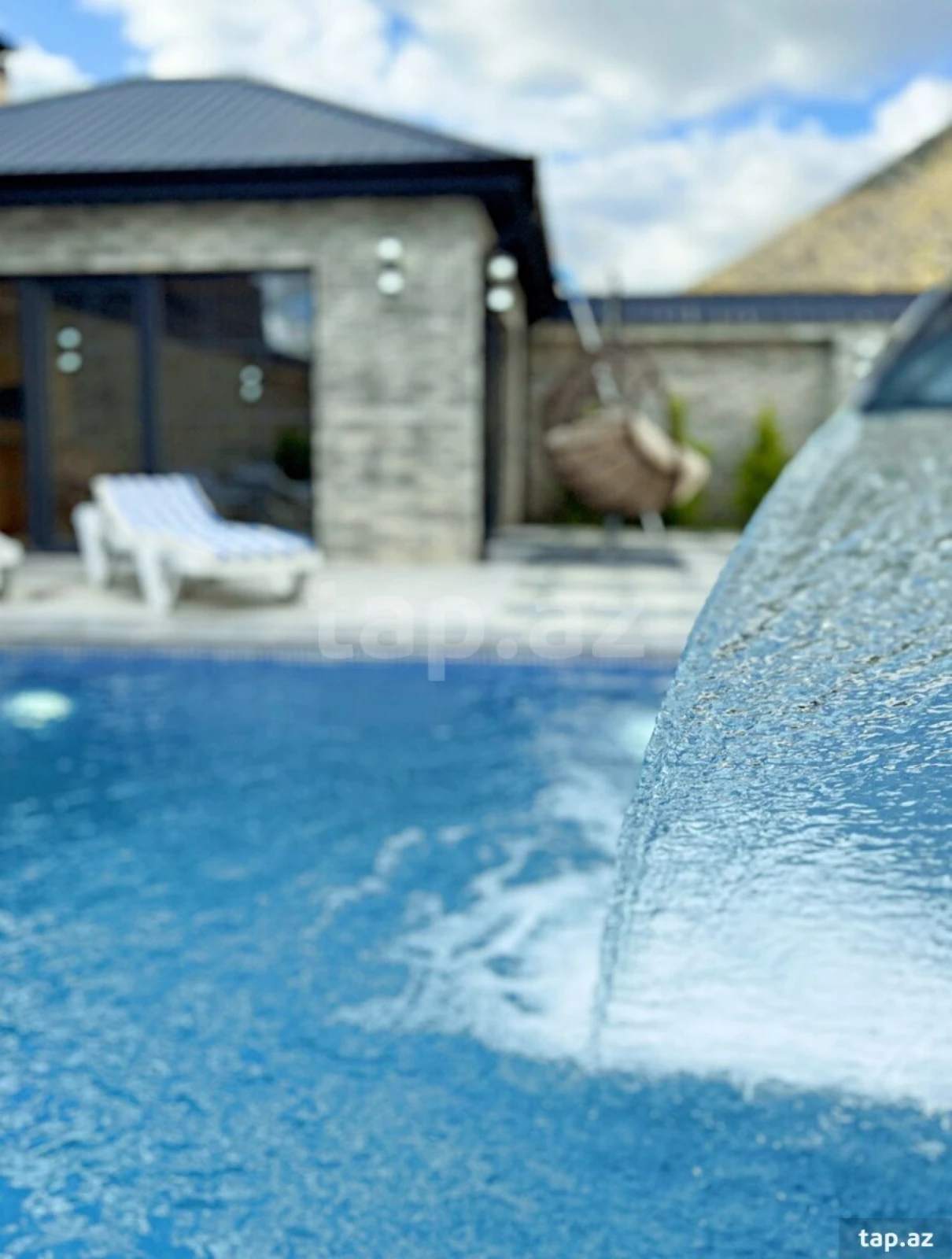 Kirayə verilir 6 otaqlı həyət evi