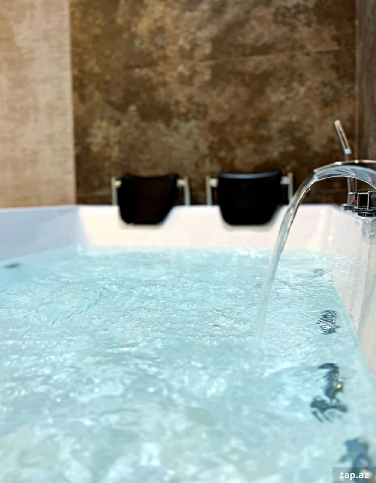 Kirayə verilir 6 otaqlı həyət evi