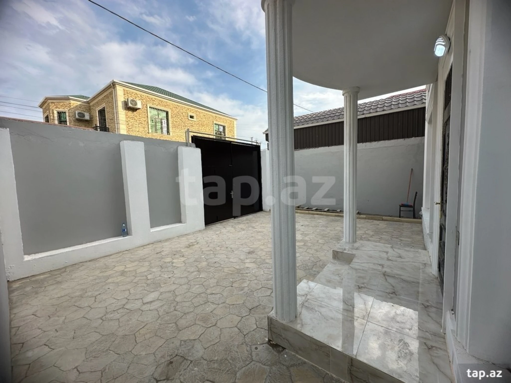 Satılır 4 otaqlı həyət evi