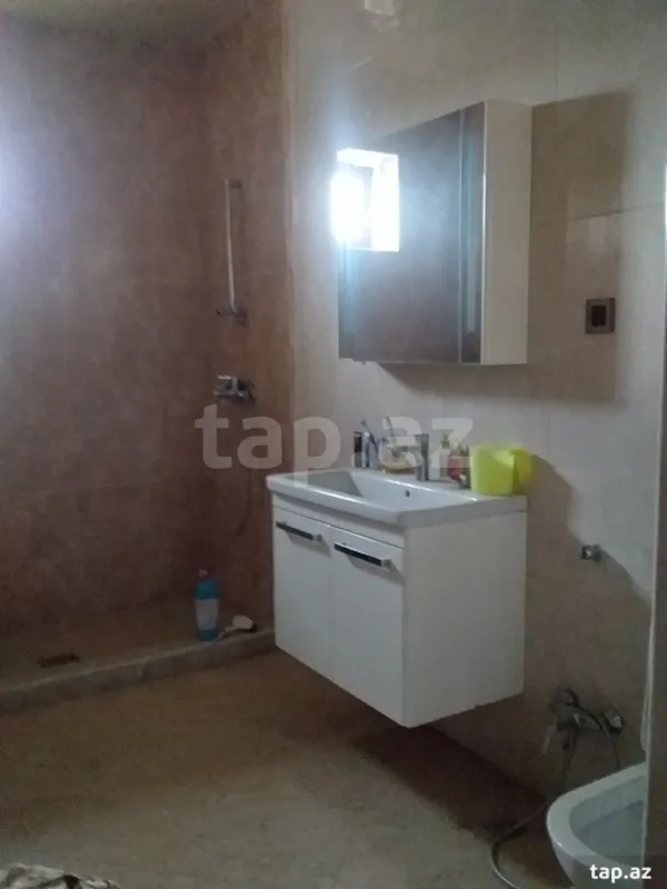 Satılır 5 otaqlı həyət evi