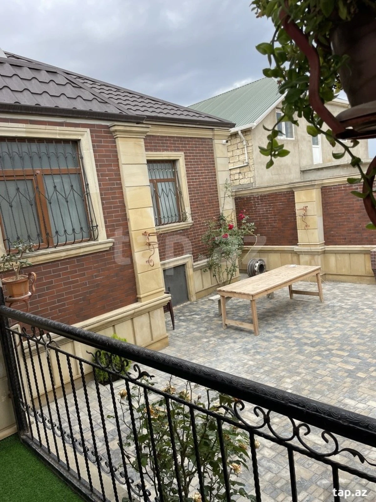 Satılır 4 otaqlı həyət evi