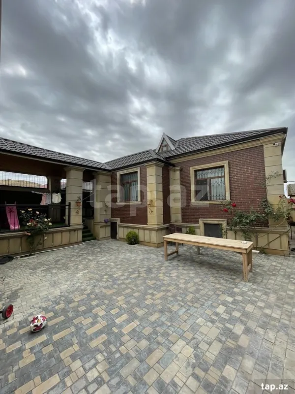 Satılır 4 otaqlı həyət evi