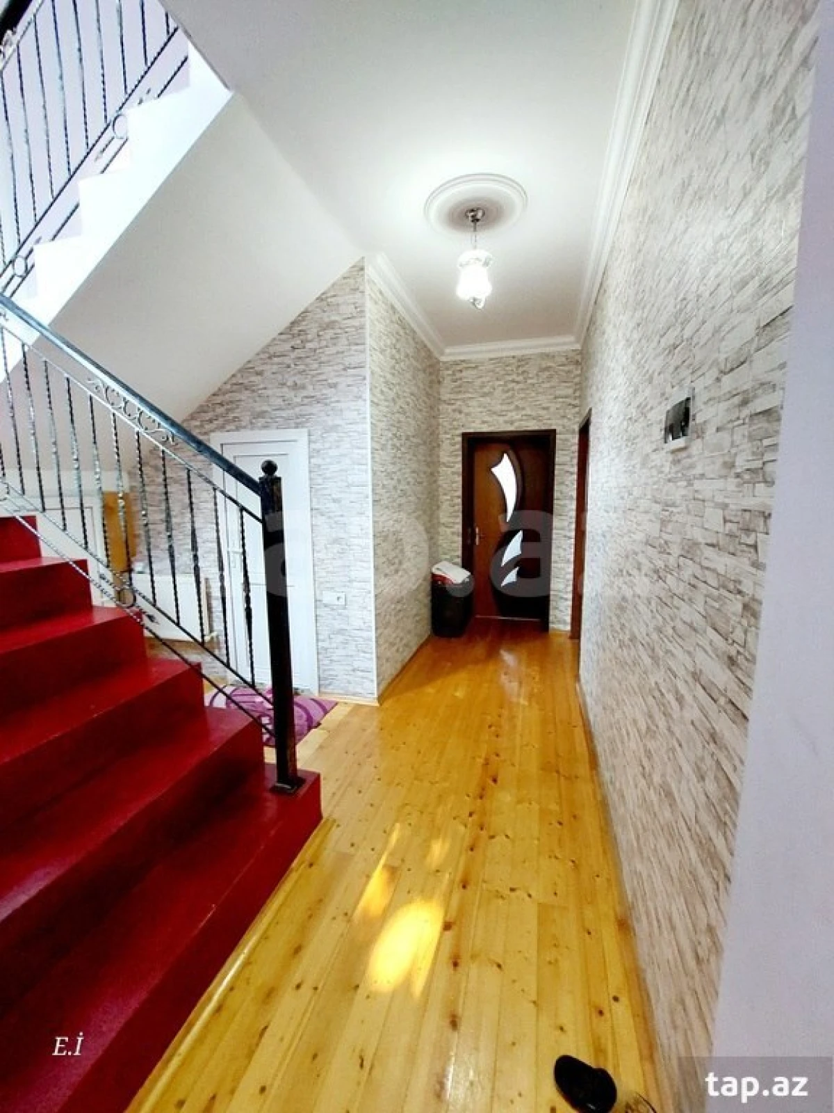 Satılır 4 otaqlı həyət evi