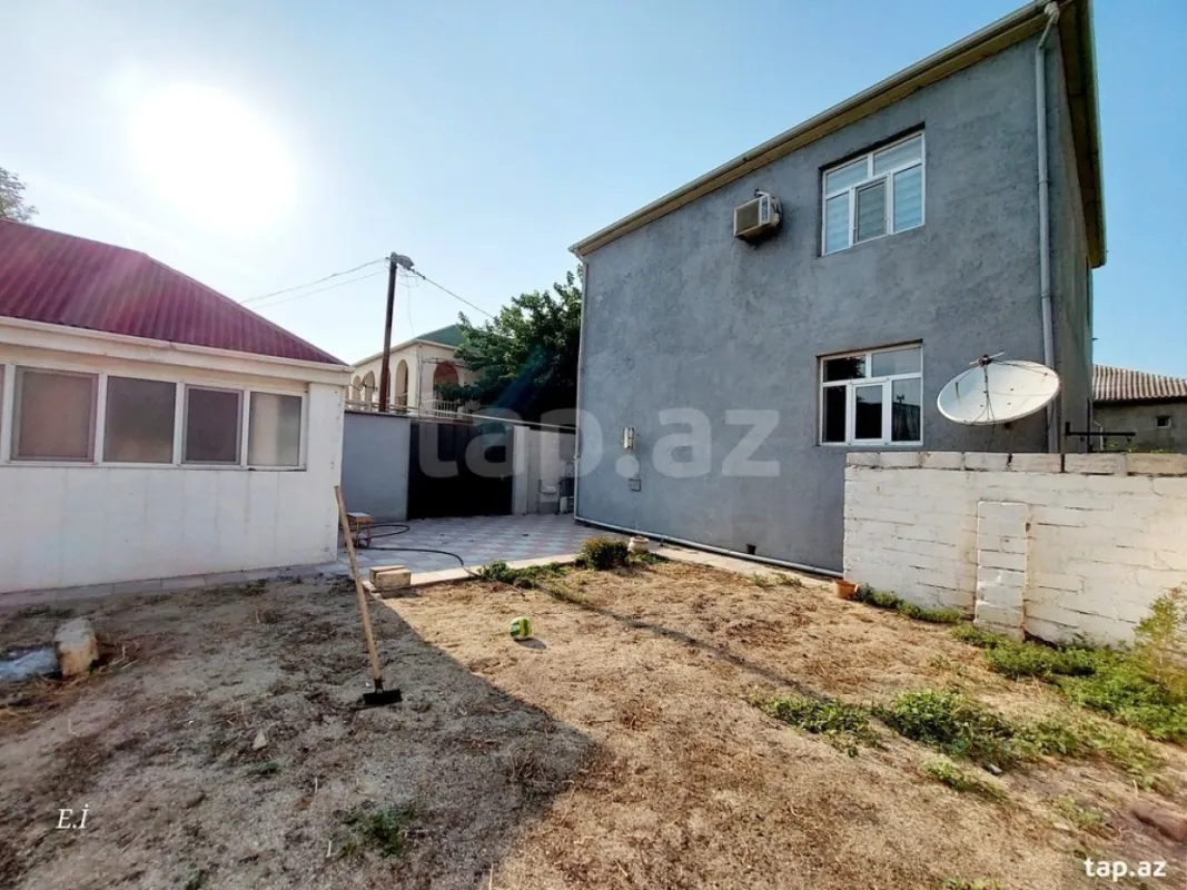 Satılır 4 otaqlı həyət evi